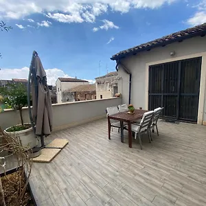 https://la-terrazza-dellodeon.catania-hotels.net